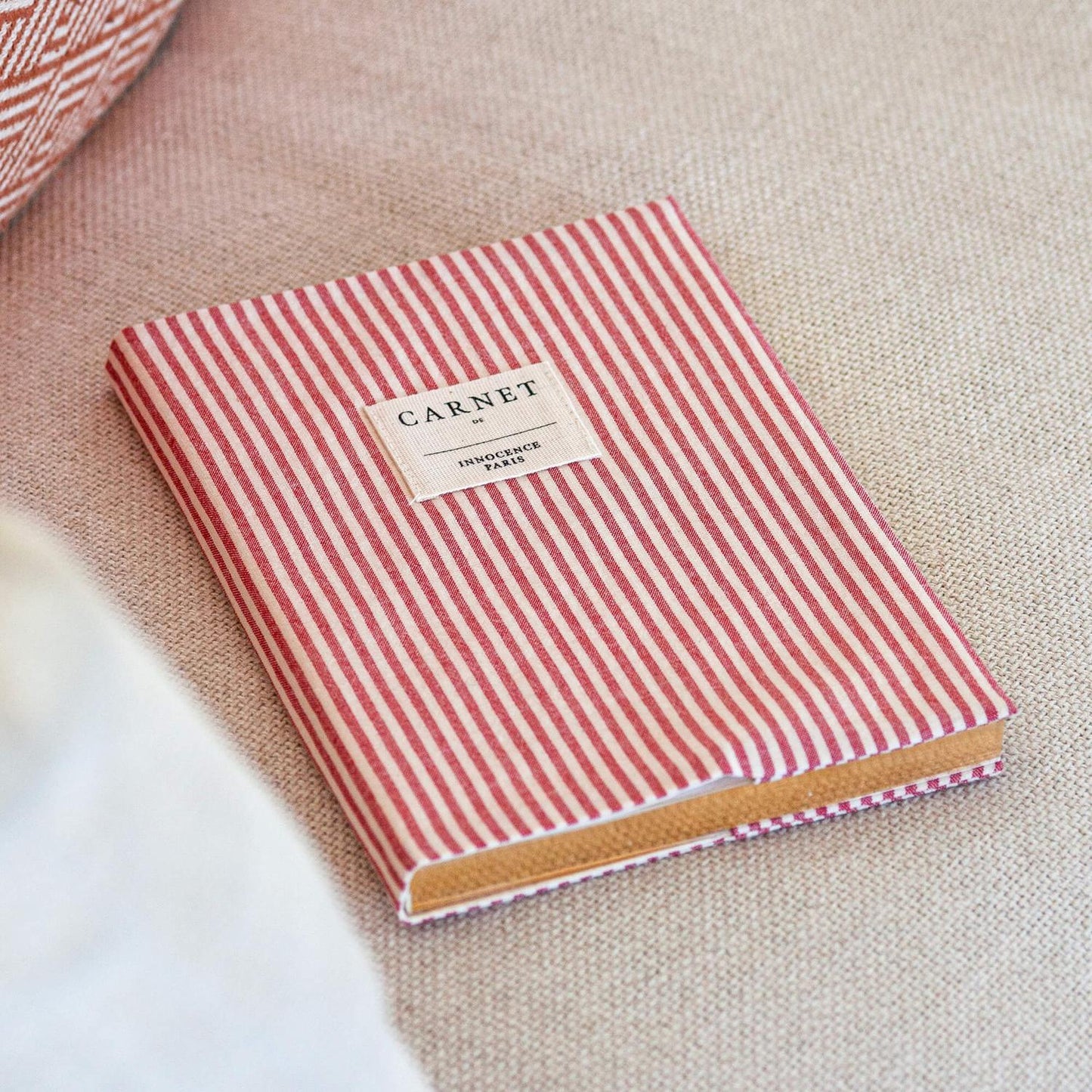 Carnet en Tissu Beau Rivage - Voile Rouge - Innocence