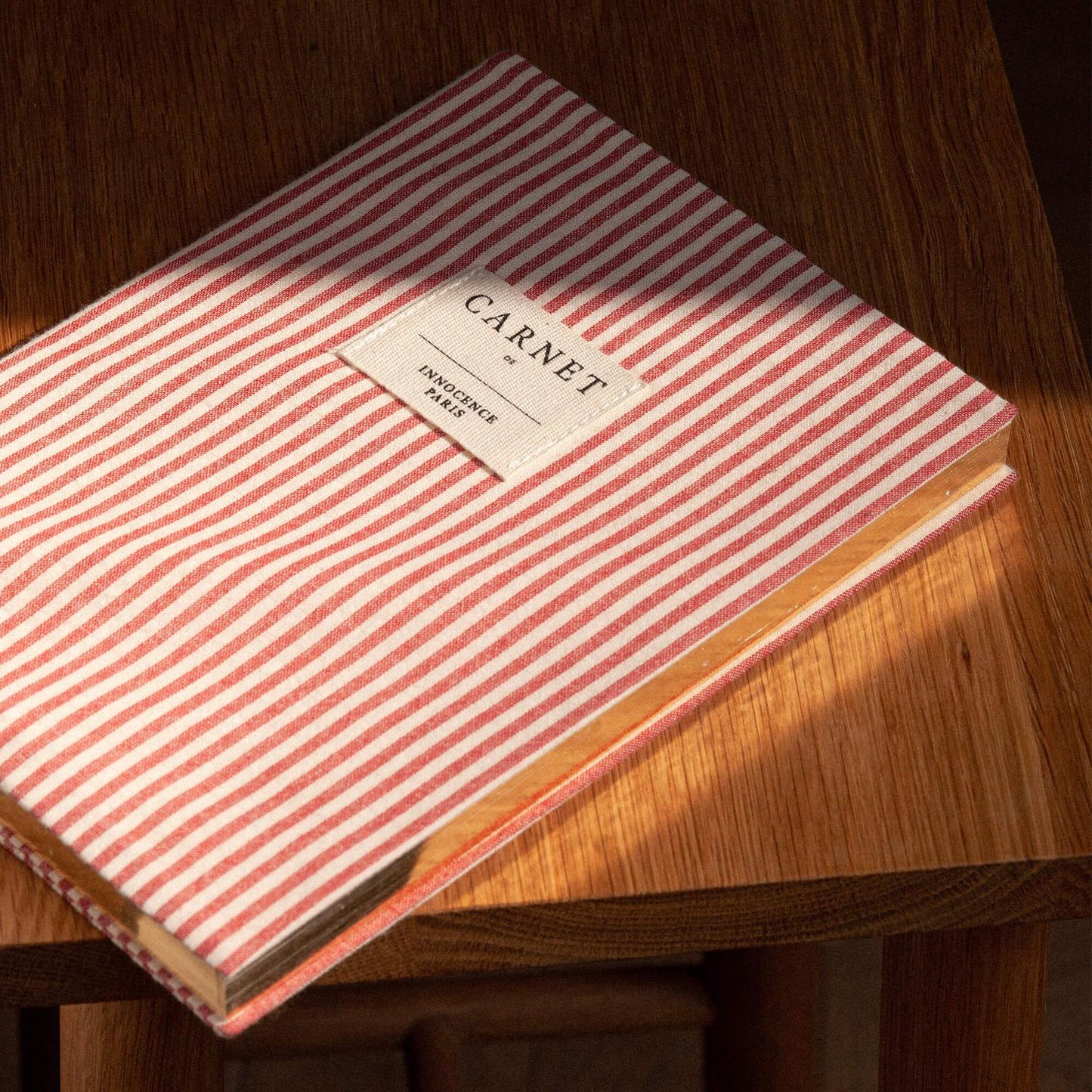 Carnet en Tissu Beau Rivage - Voile Rouge - Innocence