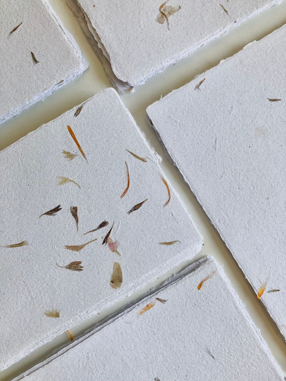 PAPIER-ARTISANAL-RECYCLÉE-MAISON-PAON