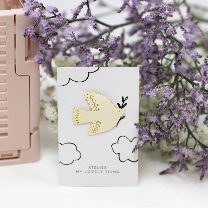 pin's colonne doré sur support blanc dessin noir et blanc atelier my lovely thing
