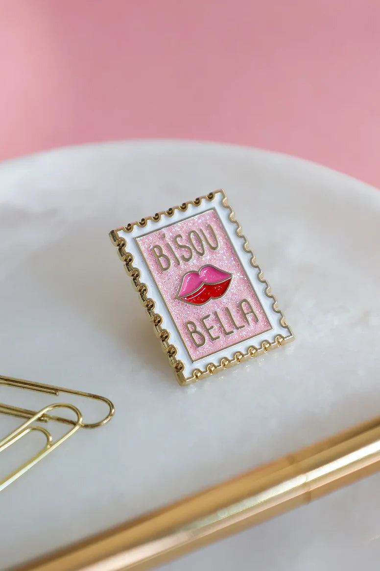 Pin’s Bisou Bella - All The Ways To Say