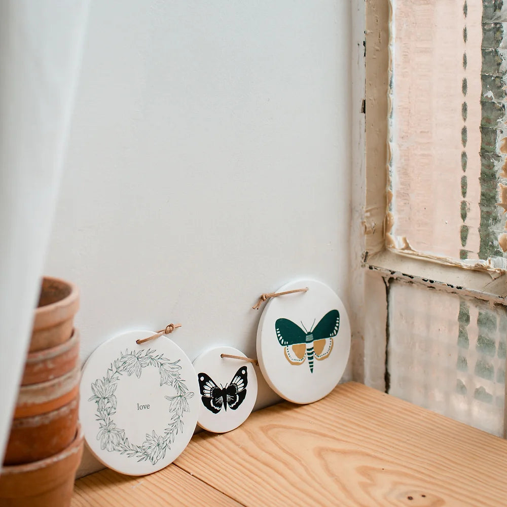 Médaillon céramique Papillon Terracotta - Poussière des Rues