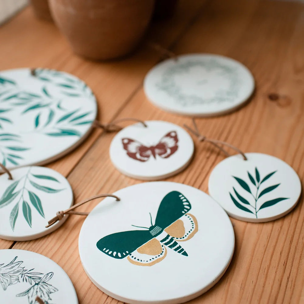 Médaillon céramique Papillon Terracotta - Poussière des Rues