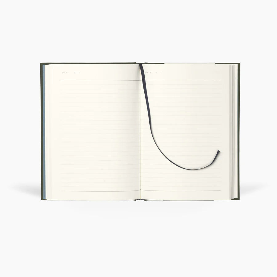 Page ligné du carnet de notes notem vert avec signet 
