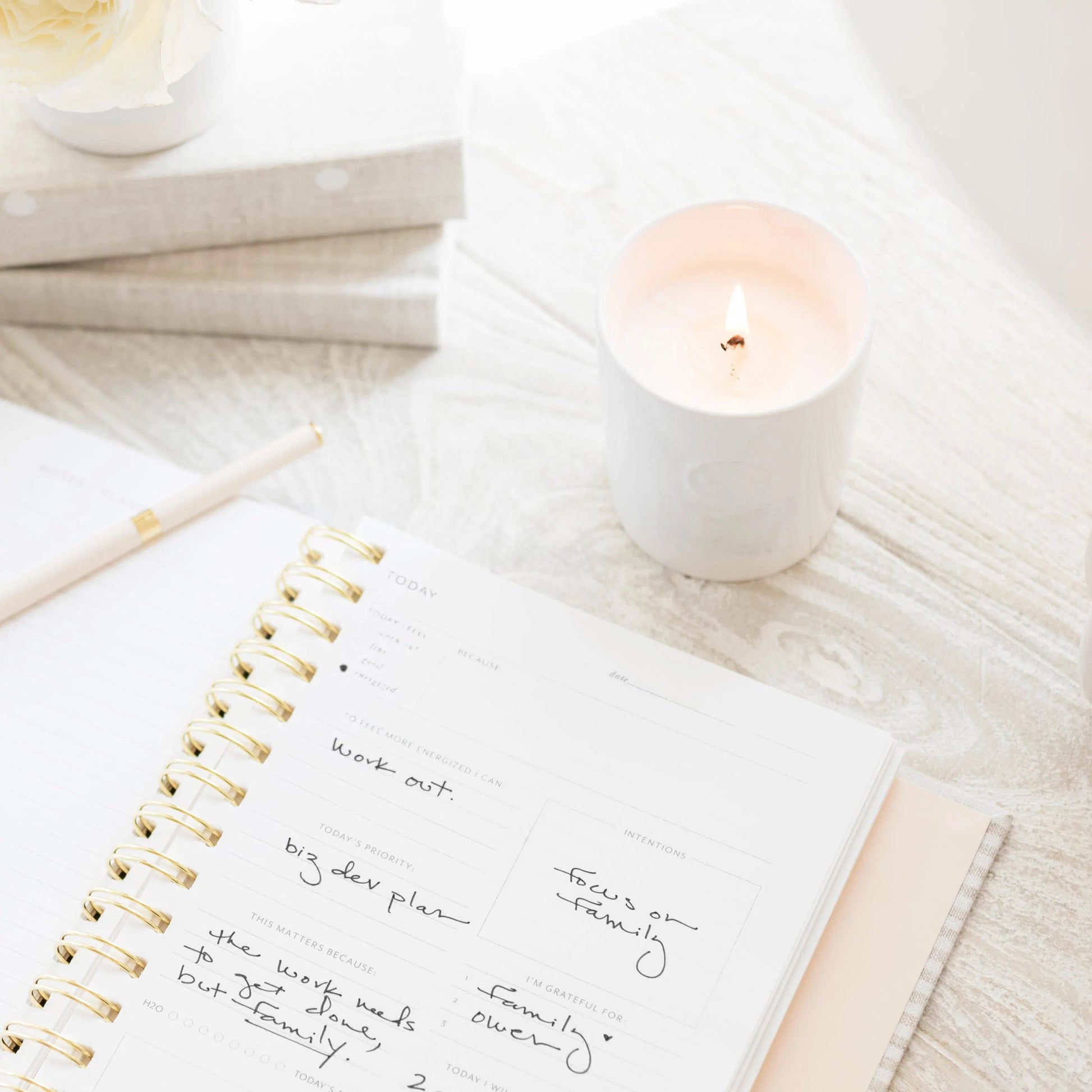 bougie-ruban-rose-sugar-paper-maison-paon