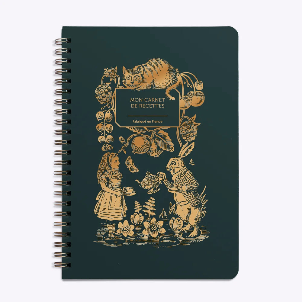 Couverture cahier de recettes vert Alice au pays des merveilles Editions du Paon